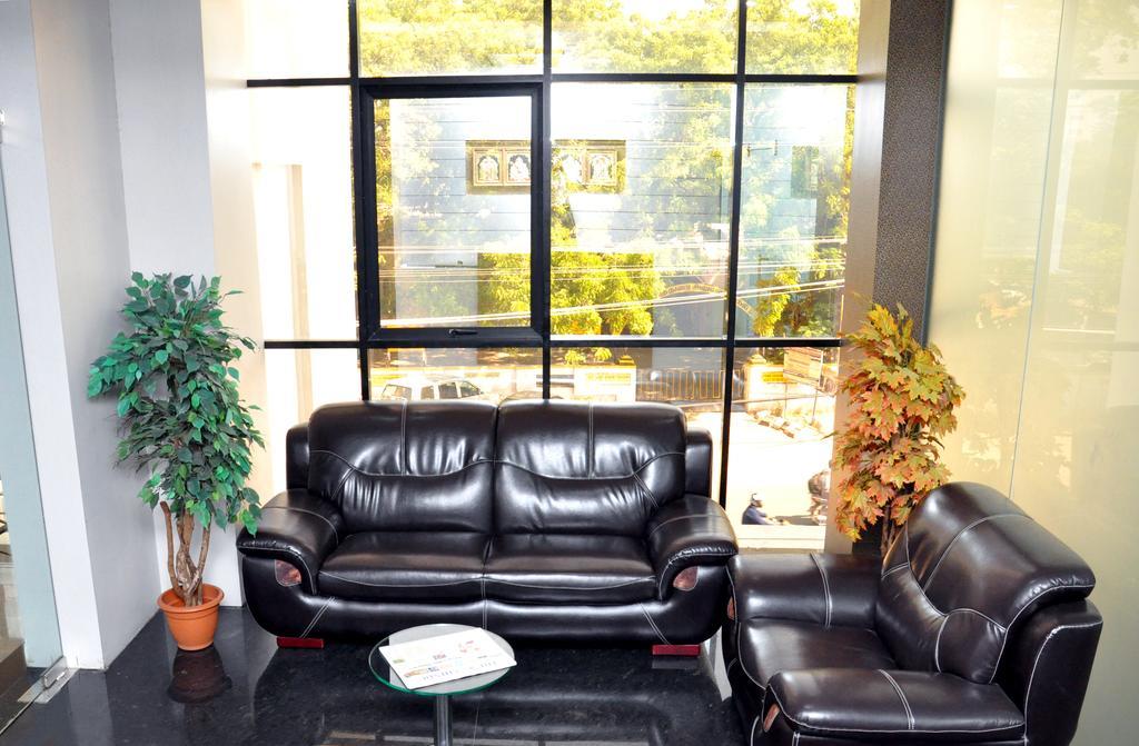 Hotel The Home Tiruppur Buitenkant foto
