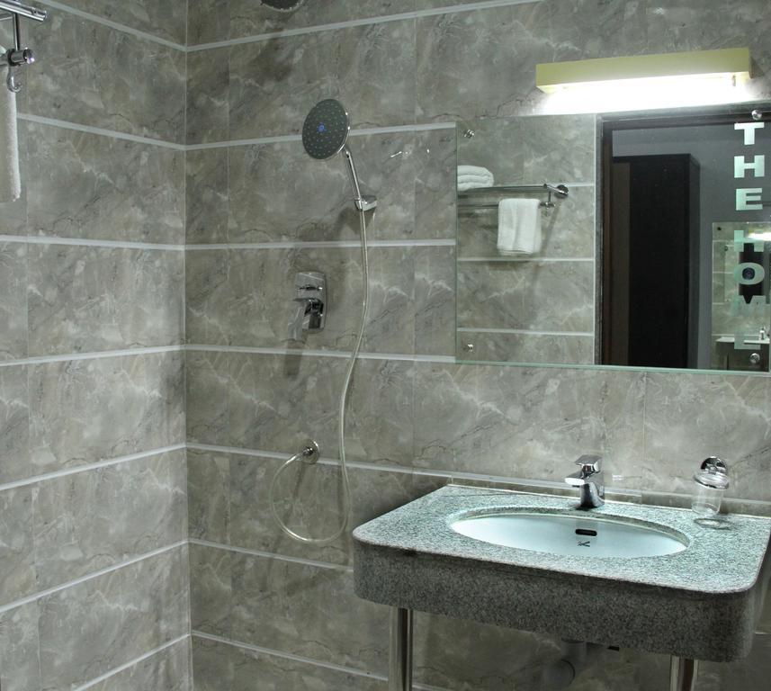 Hotel The Home Tiruppur Buitenkant foto