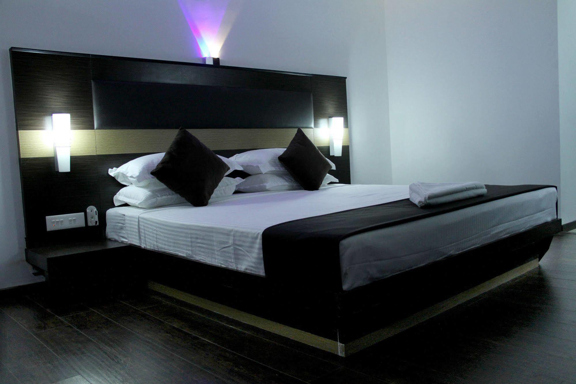 Hotel The Home Tiruppur Buitenkant foto