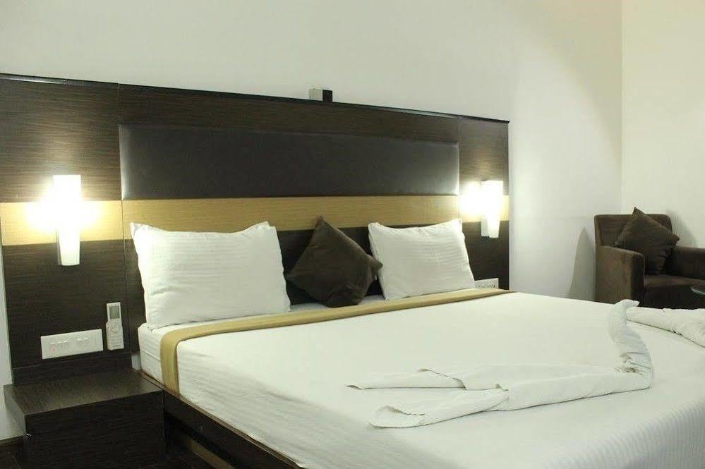 Hotel The Home Tiruppur Buitenkant foto
